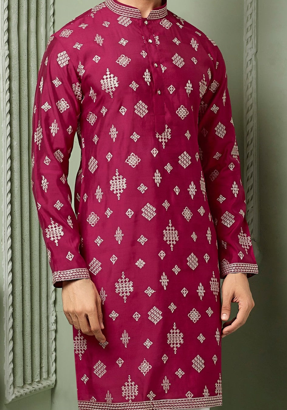 Rani pink silk kurta set with Scatterd threaded embroidery work